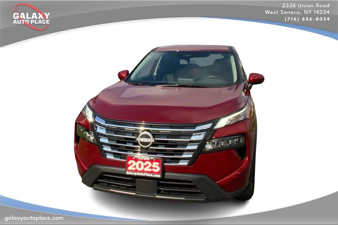 Used 2025 Nissan Rogue SV AWD/4WD image 2