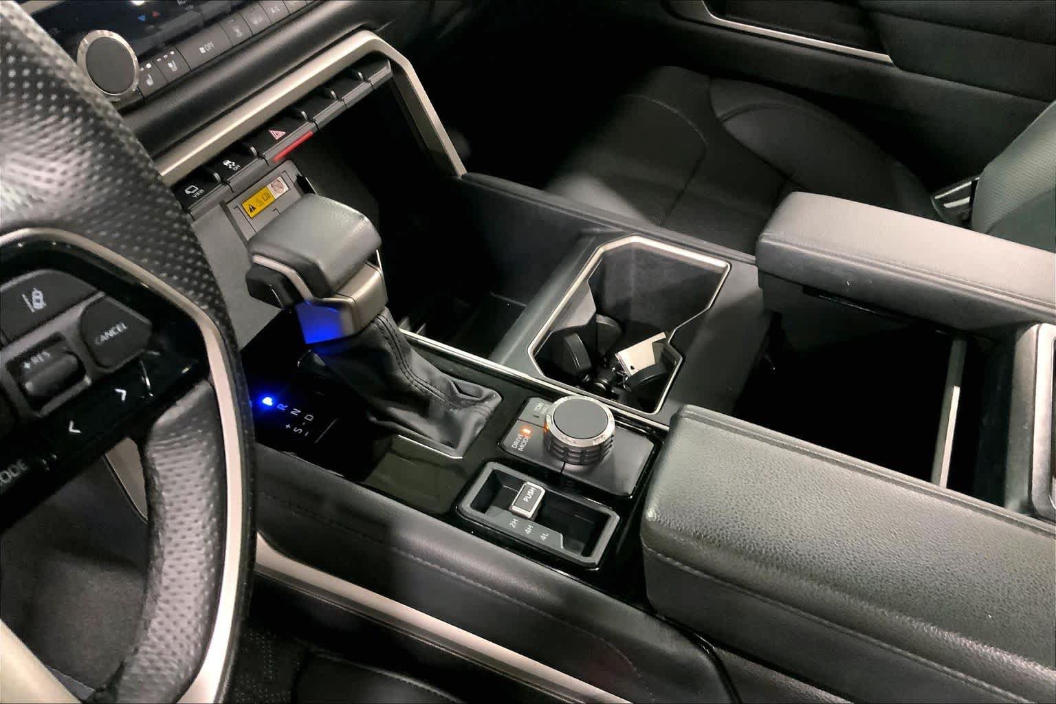 Used 2024 Toyota Tundra Limited AWD/4WD image 17