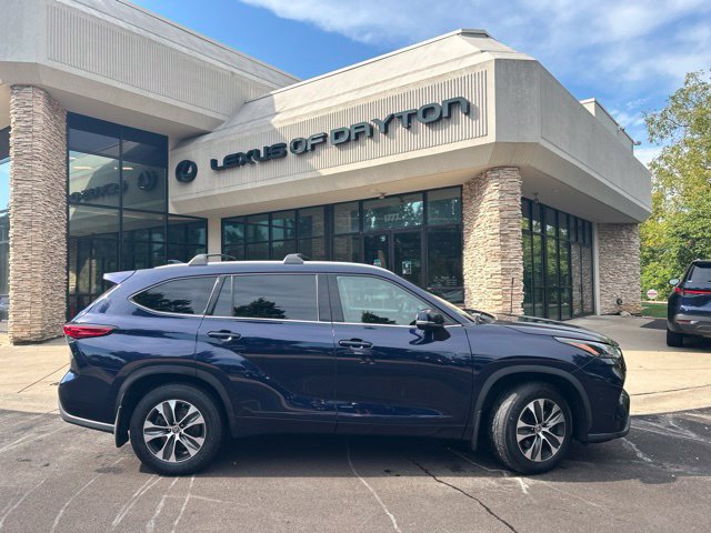 Used 2022 Toyota Highlander XLE AWD/4WD image 8