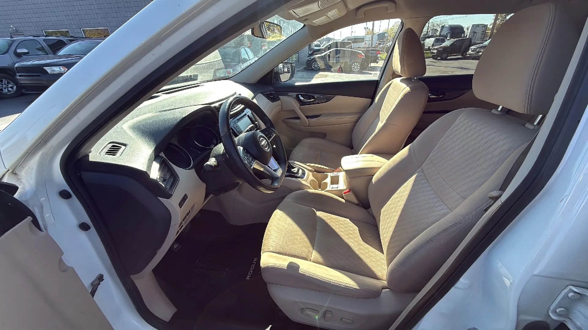 Used 2018 Nissan Rogue SV image 17