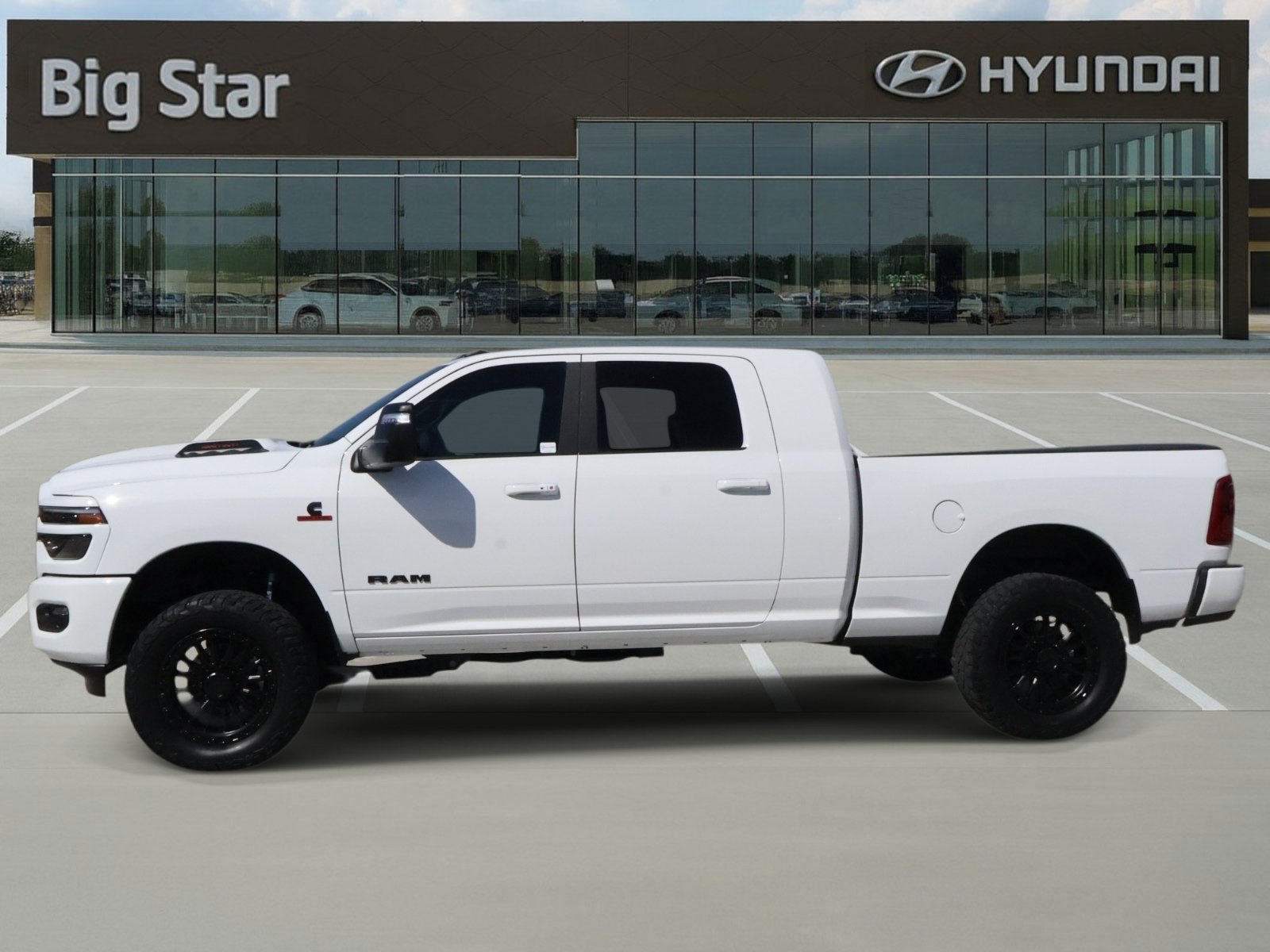 Used 2025 RAM 2500 Laramie w/ Night Edition AWD/4WD image 2