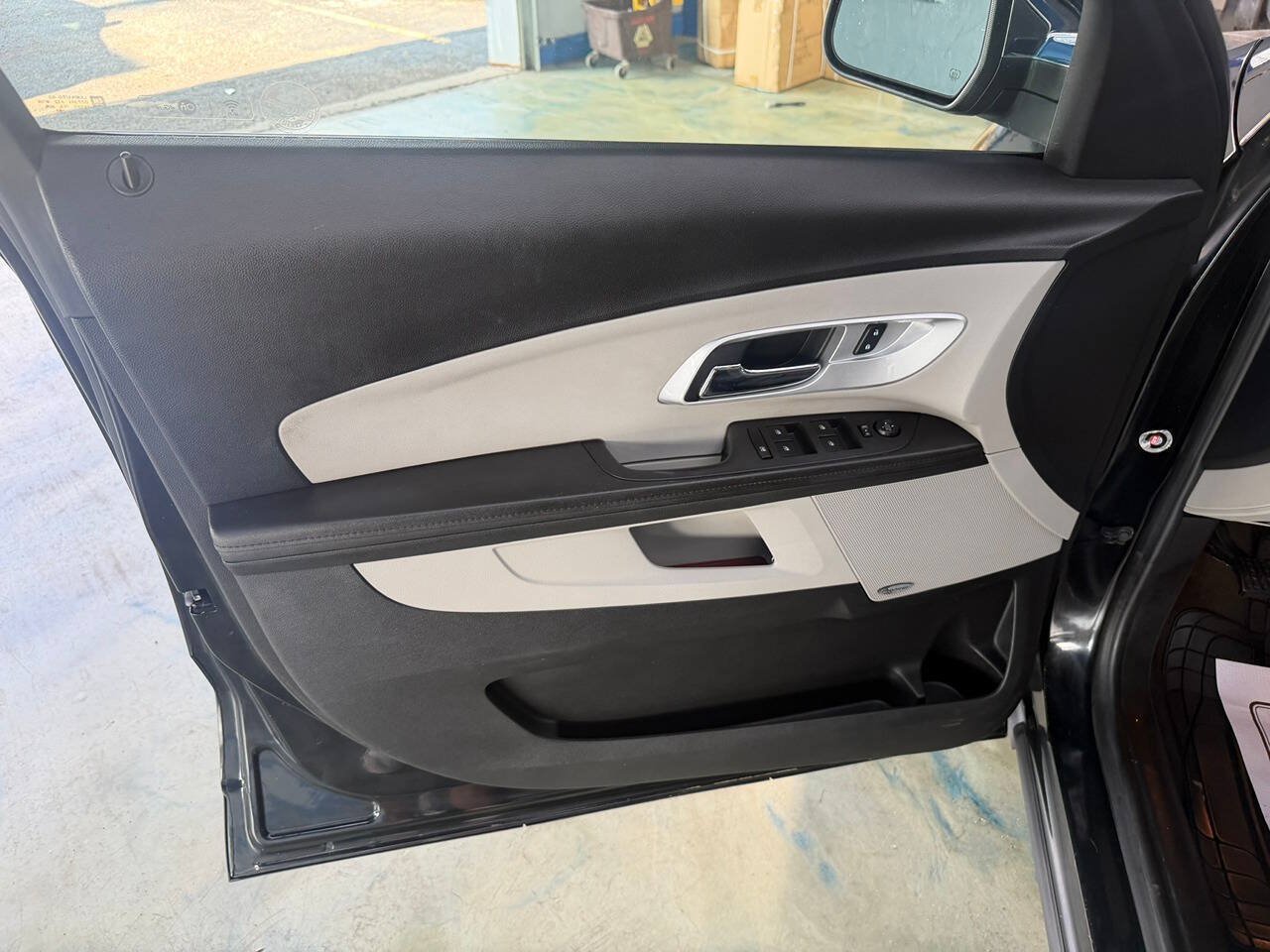 Used 2016 Chevrolet Equinox LTZ w/ Enhanced Convenience Package FWD image 17