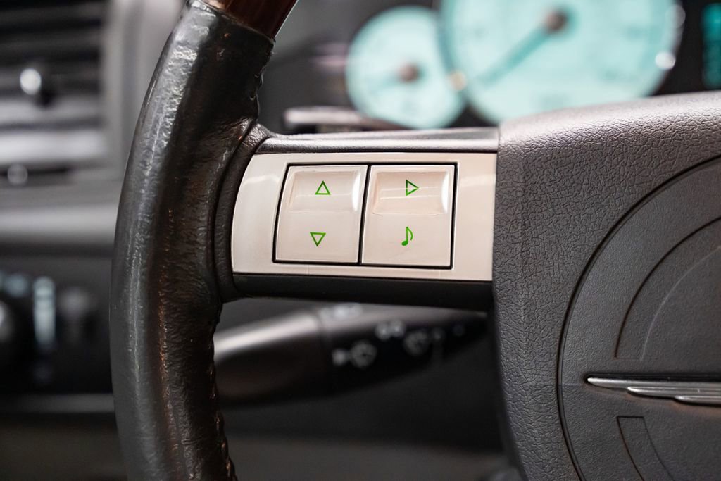 Used 2006 Chrysler 300 C w/ Protection Group II image 17