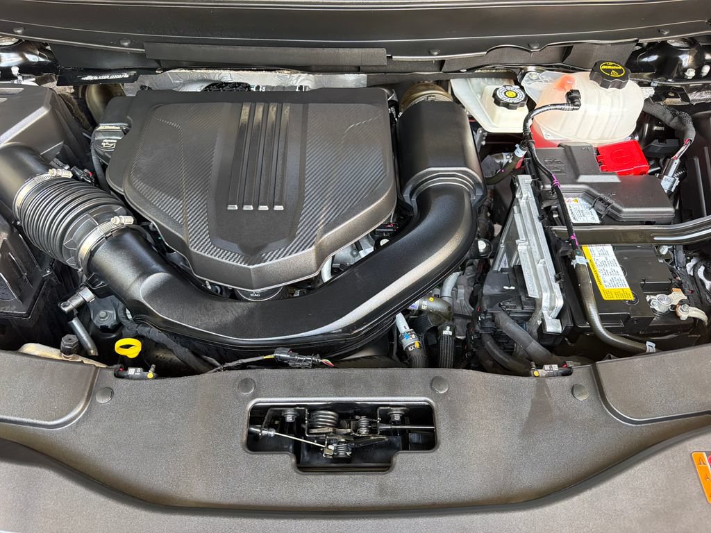 Used 2024 Chevrolet Traverse RS FWD image 41