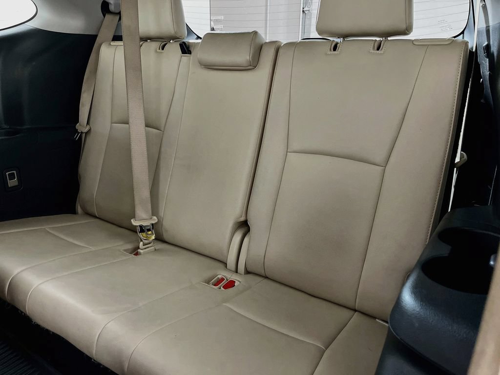 Used 2020 Toyota Highlander Limited FWD image 33