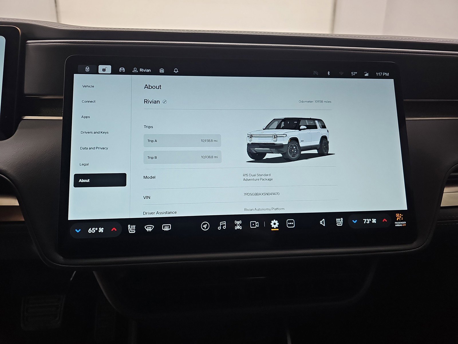 Used 2025 Rivian R1S Adventure image 29