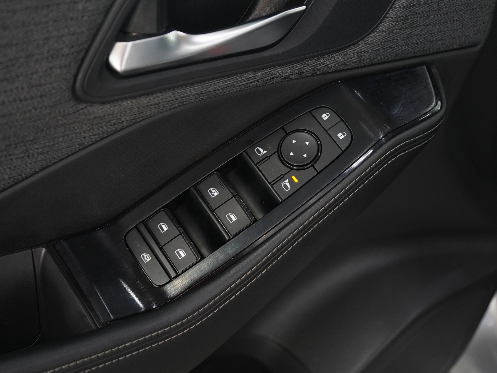 Used 2023 Nissan Rogue SV image 19