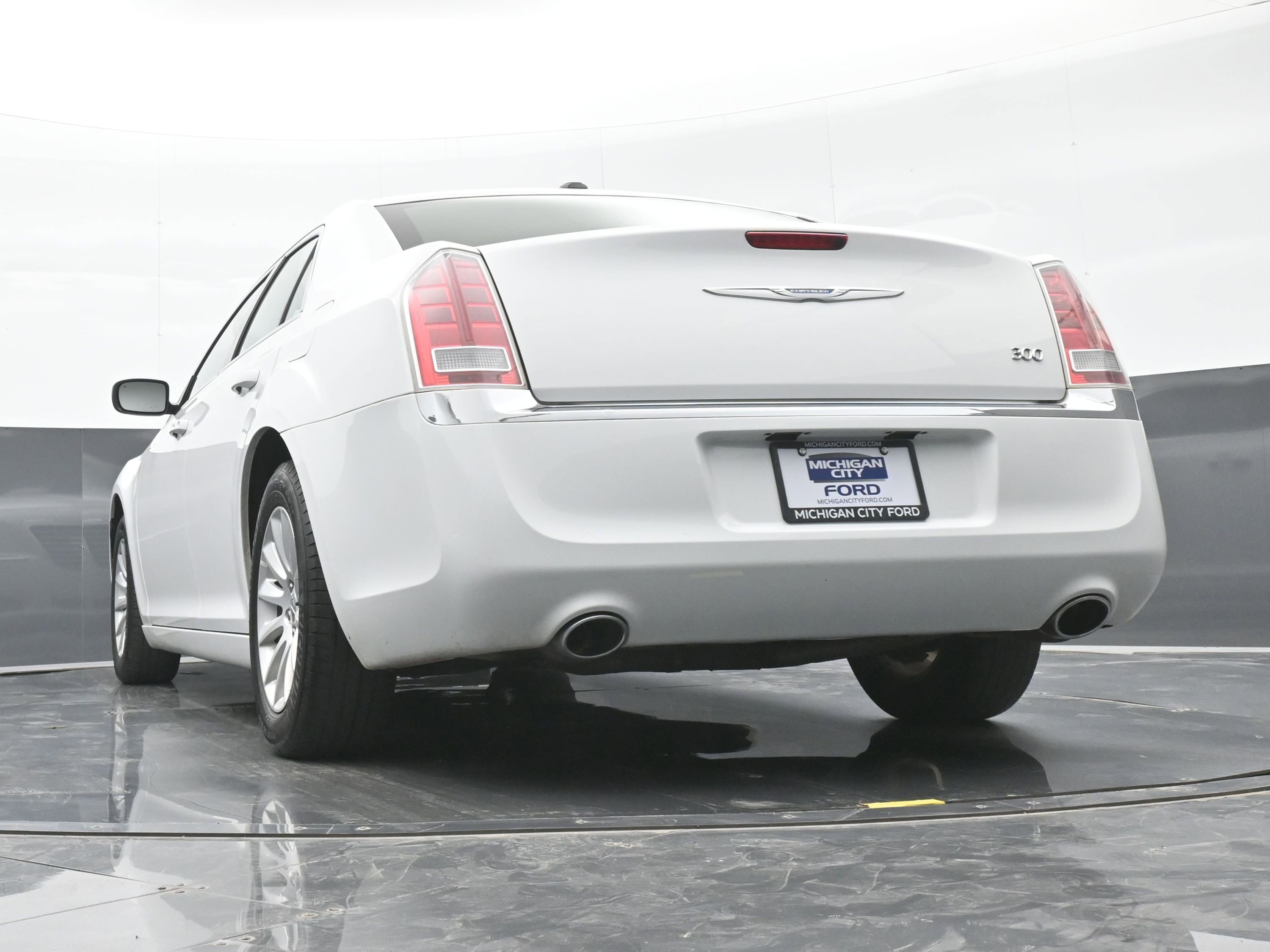 Used 2013 Chrysler 300 RWD image 38