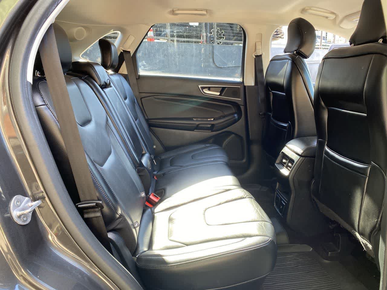 Used 2017 Ford Edge Titanium w/ Technology Package AWD/4WD image 18