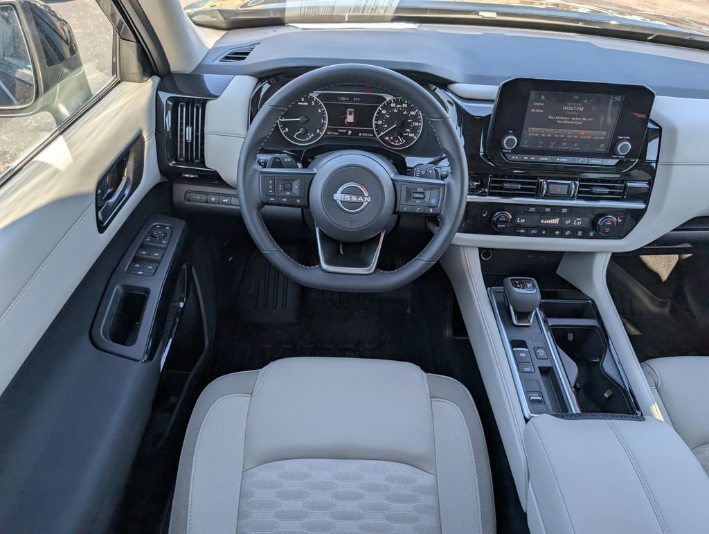 Used 2025 Nissan Pathfinder SV w/ SV Premium Package image 9