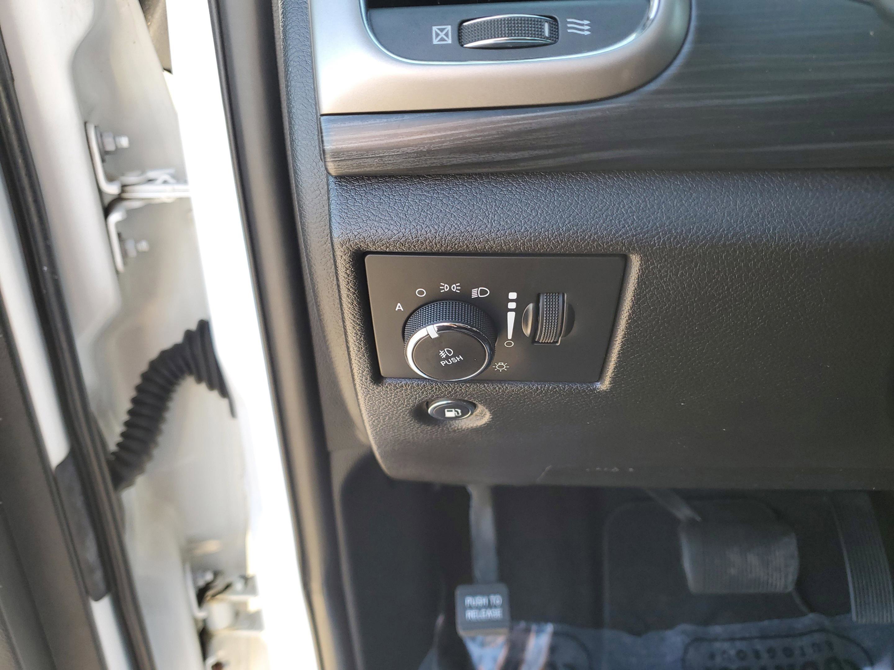 Used 2020 Jeep Grand Cherokee Altitude AWD/4WD image 27