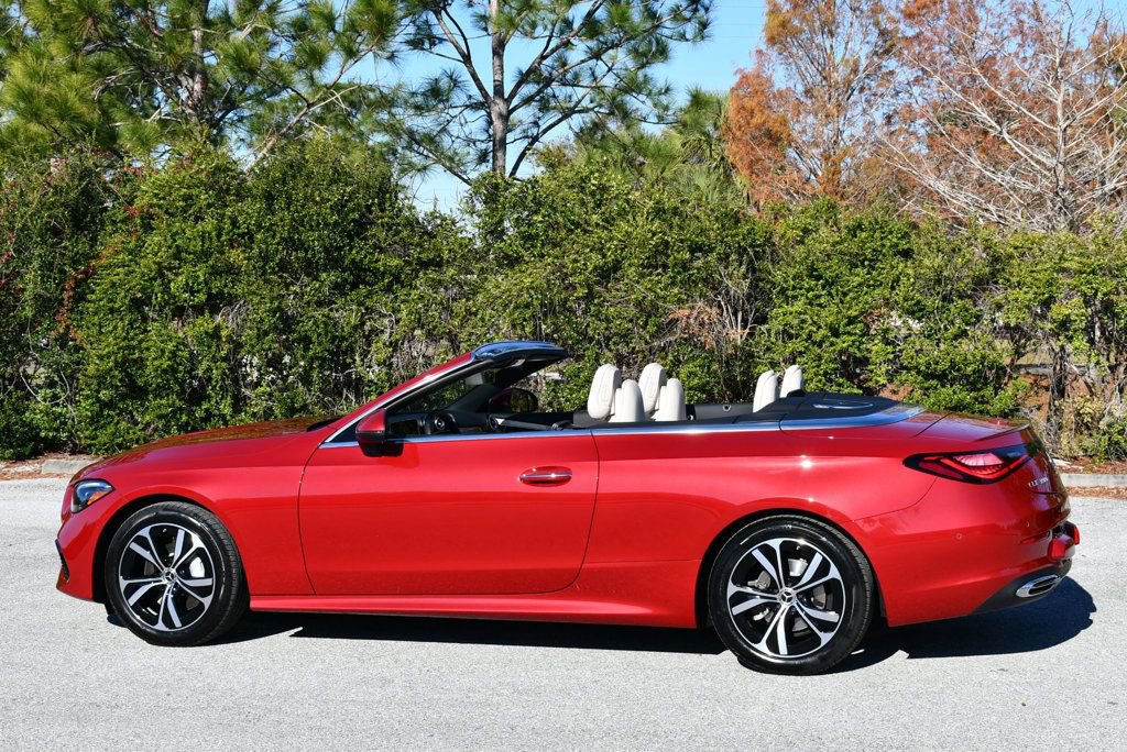 Used 2024 Mercedes-Benz CLE 300 4MATIC Cabriolet image 40
