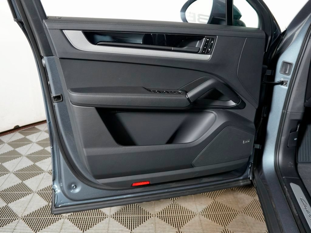 Certified 2026 Porsche Cayenne Coupe AWD/4WD image 15