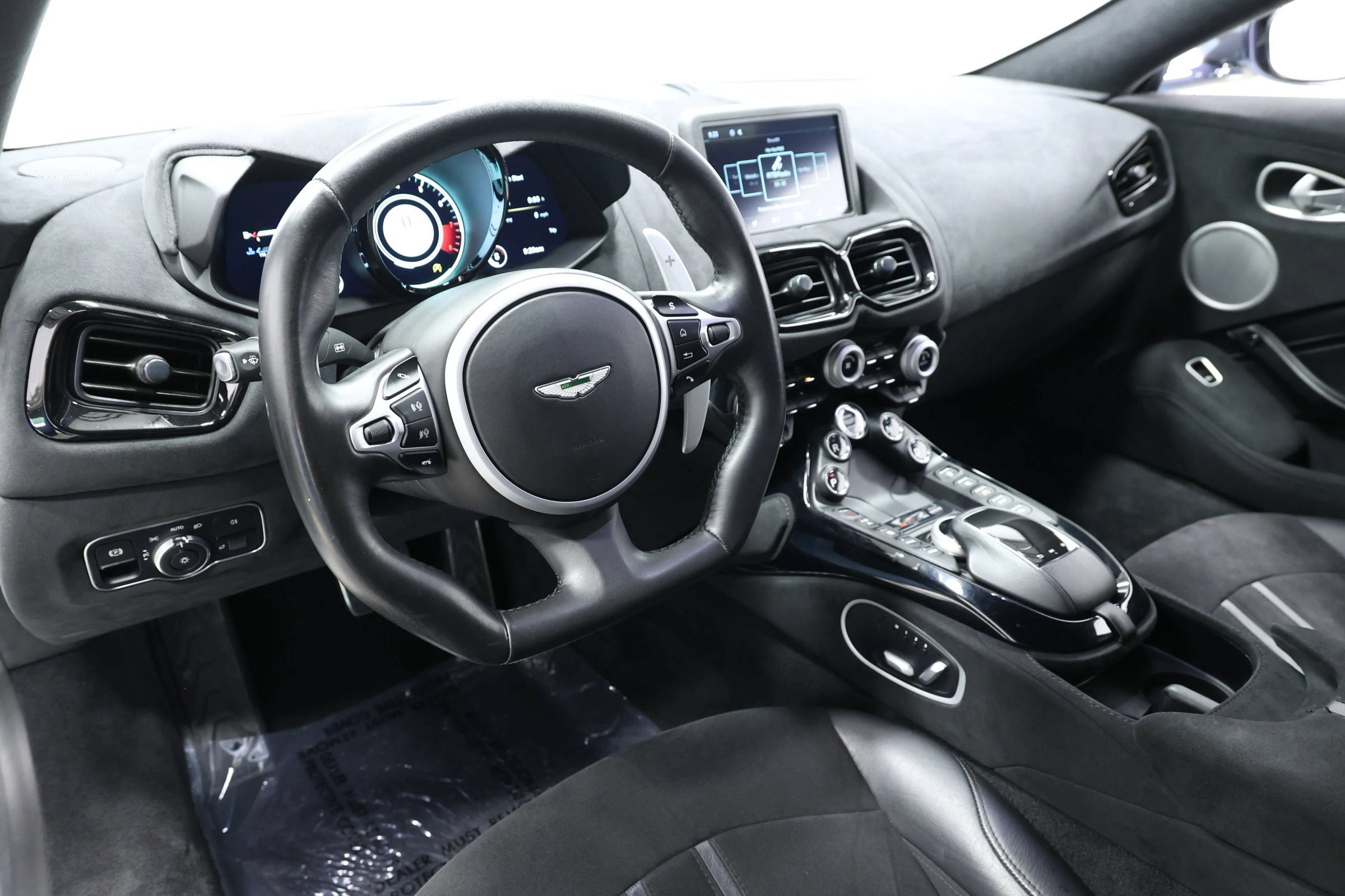 Used 2020 Aston Martin V8 Vantage Coupe RWD image 2