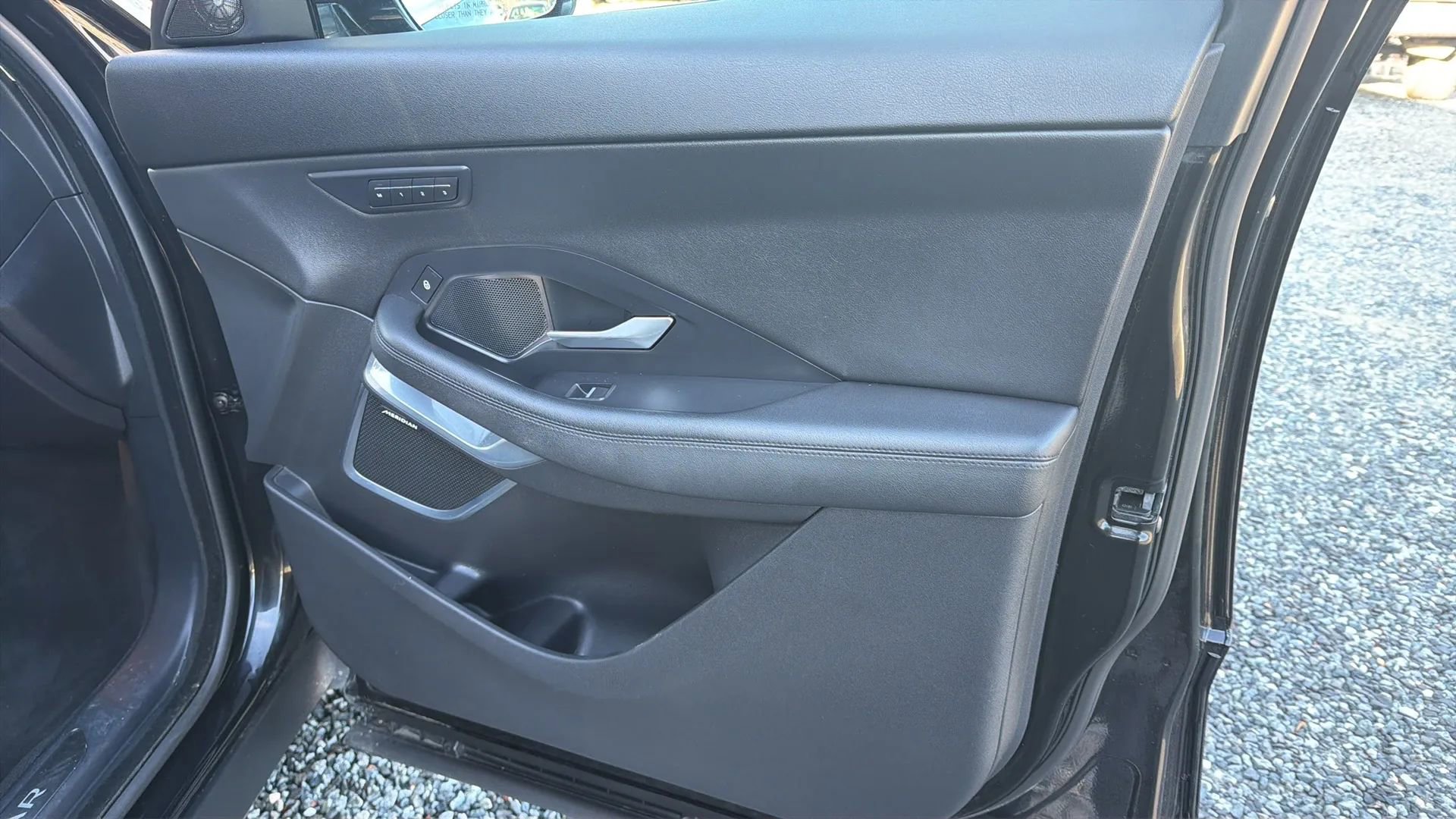 Used 2018 Jaguar E-PACE SE image 24