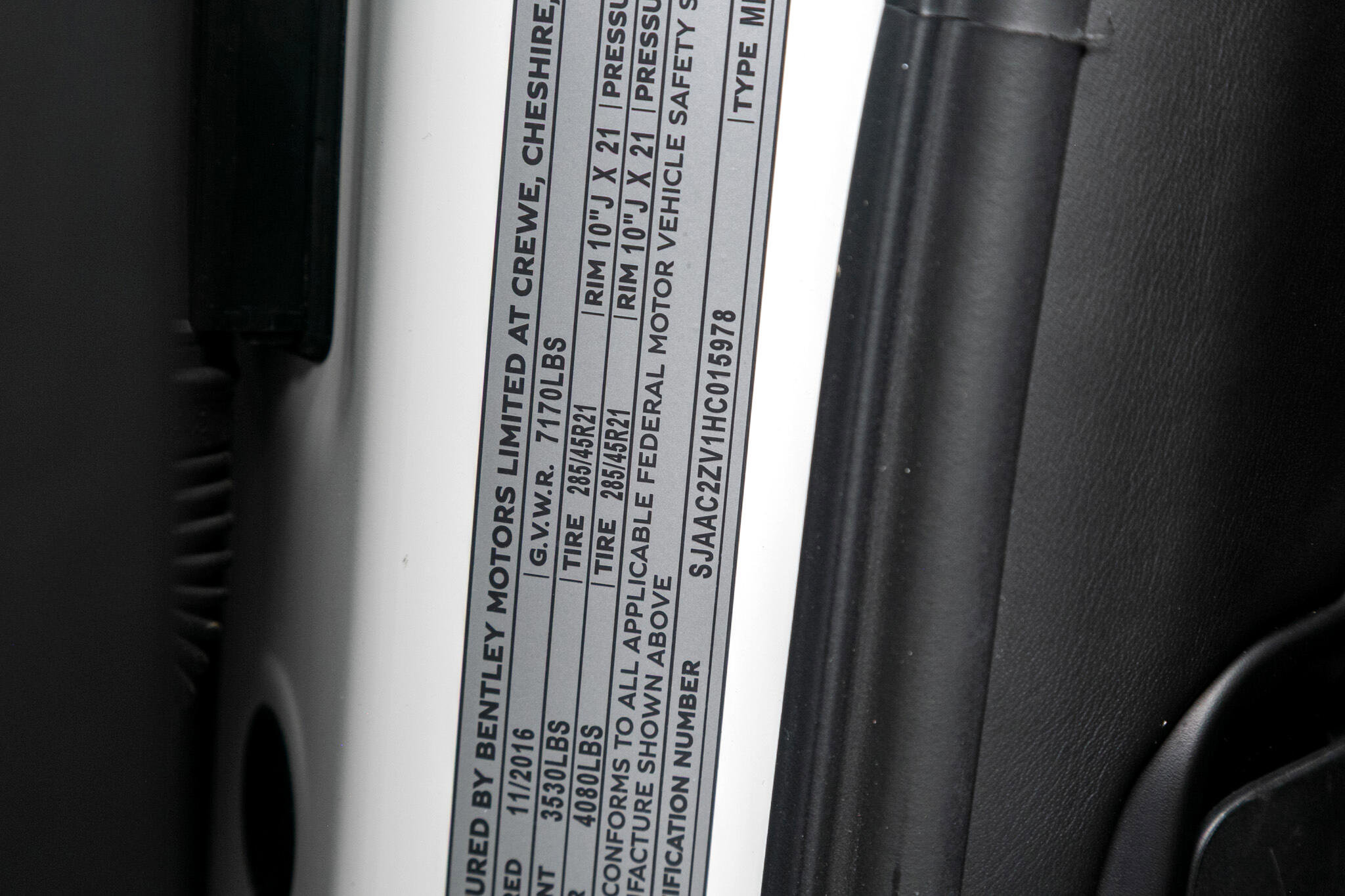 Used 2017 Bentley Bentayga image 51