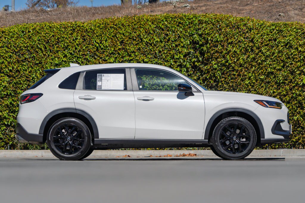 Used 2025 Honda HR-V Sport image 9