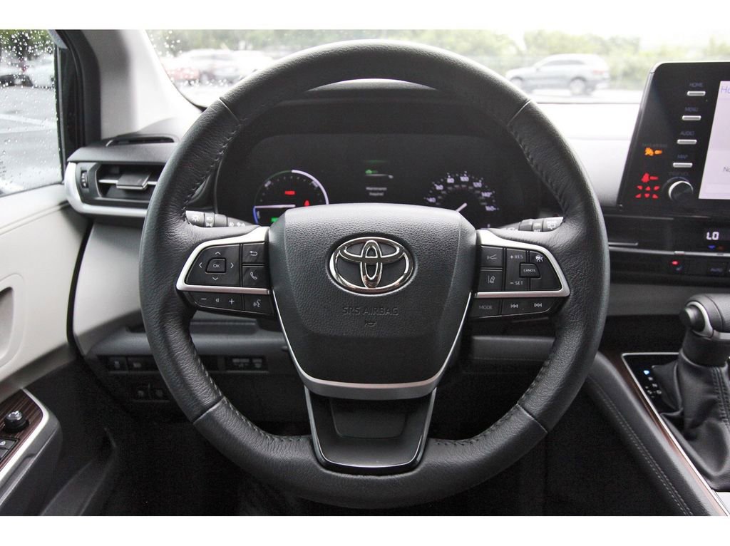 Used 2023 Toyota Sienna XLE image 17