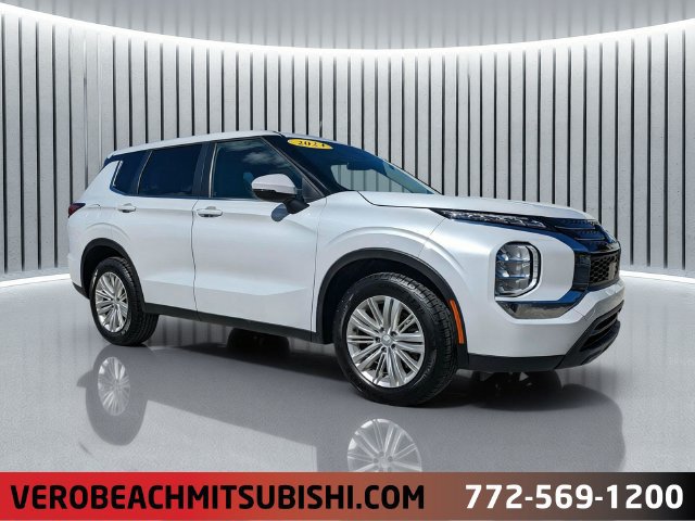 Used 2024 Mitsubishi Outlander ES FWD image 1
