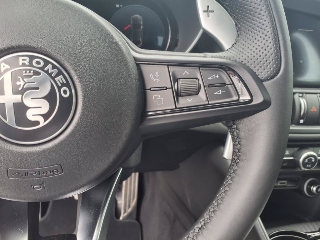 New 2025 Alfa Romeo Giulia w/ Driving Assist Package RWD image 13