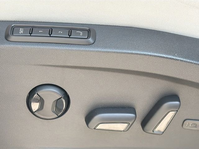 Used 2025 Volkswagen ID. Buzz Pro S Plus image 25