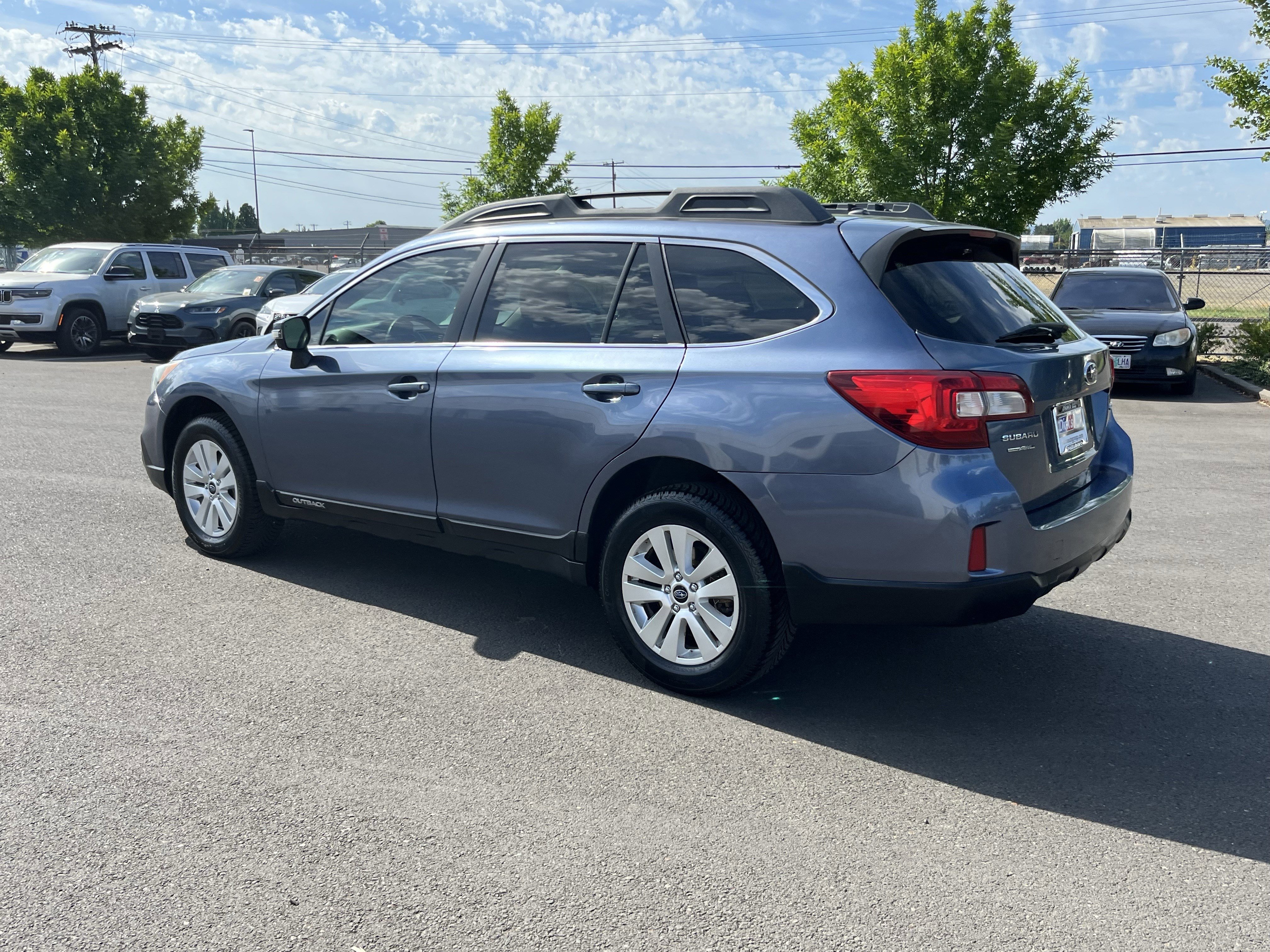 Used 2015 Subaru Outback 2.5i Premium AWD/4WD image 3