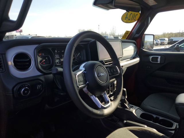 Used 2024 Jeep Wrangler Sahara image 13