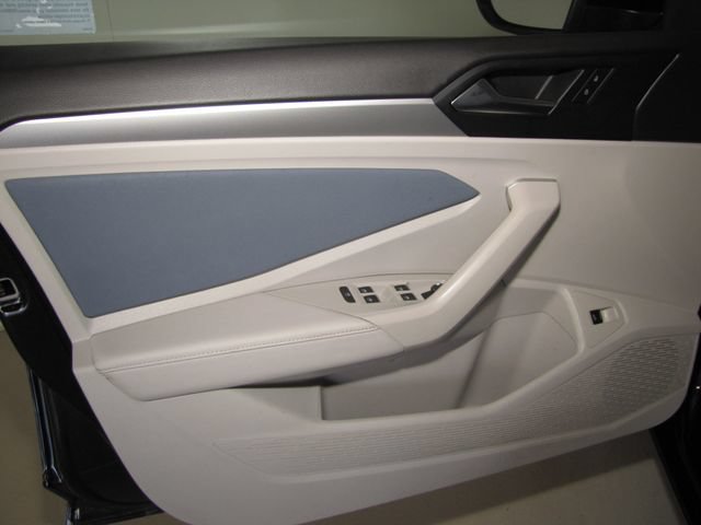 Used 2025 Volkswagen Jetta SE FWD image 10
