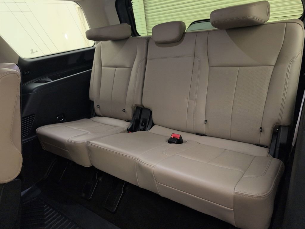 Used 2023 Ford Expedition XLT image 17