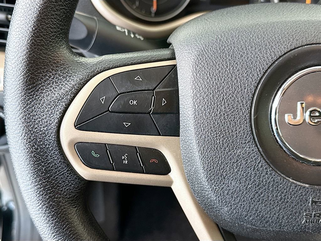 Used 2018 Jeep Cherokee Latitude w/ Safety Group image 11