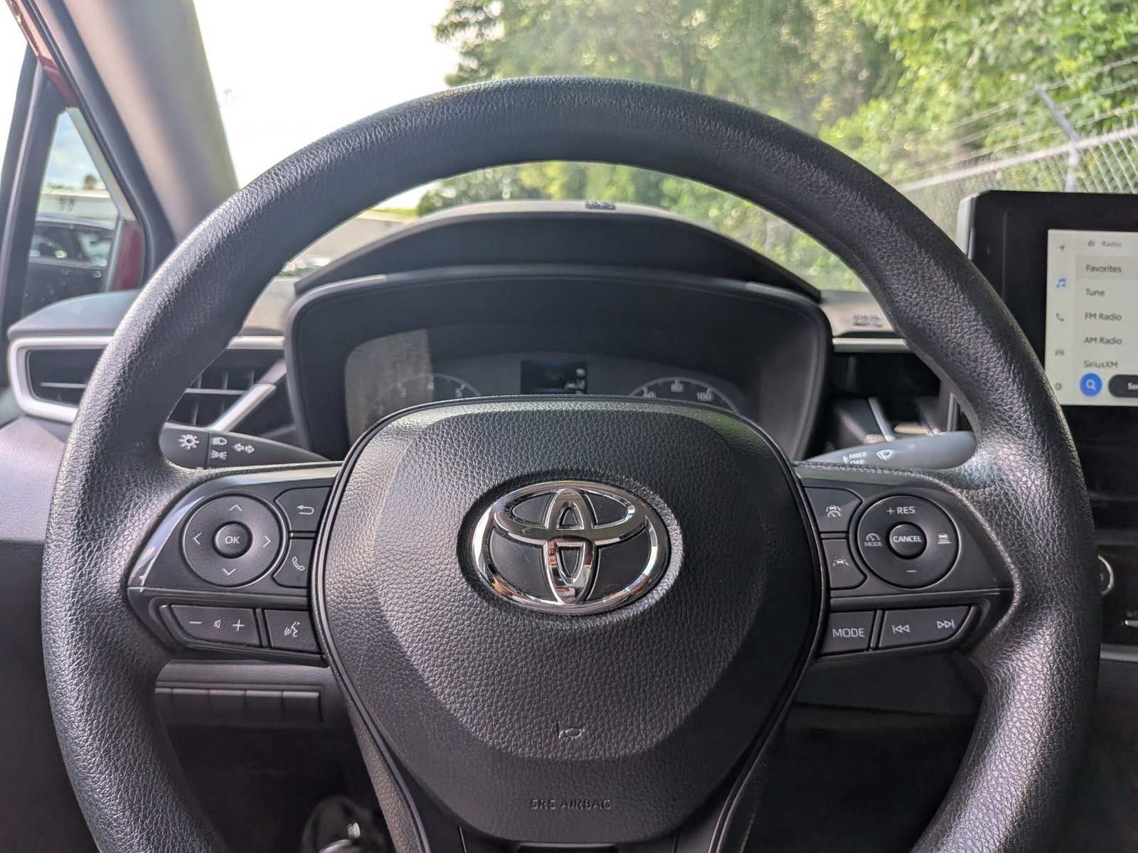 Used 2025 Toyota Corolla LE w/ Convenience Package FWD image 23