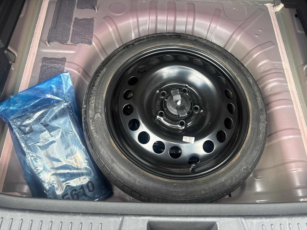 Used 2025 Chevrolet Trax LT FWD image 23