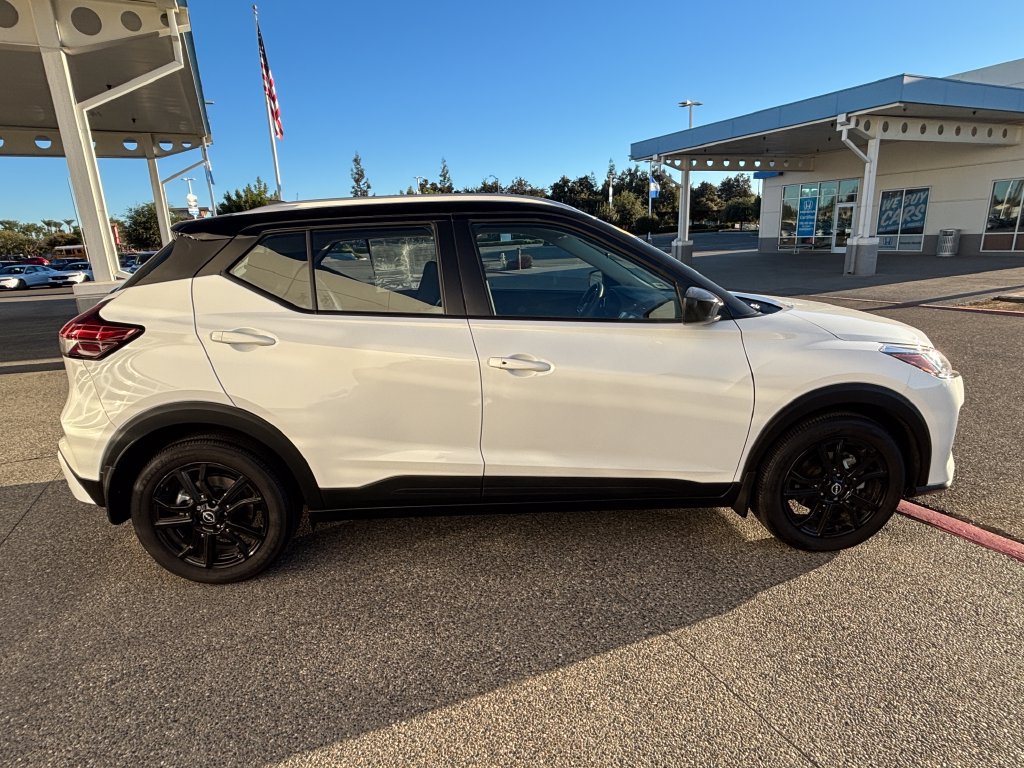 Used 2023 Nissan Kicks SV FWD image 4