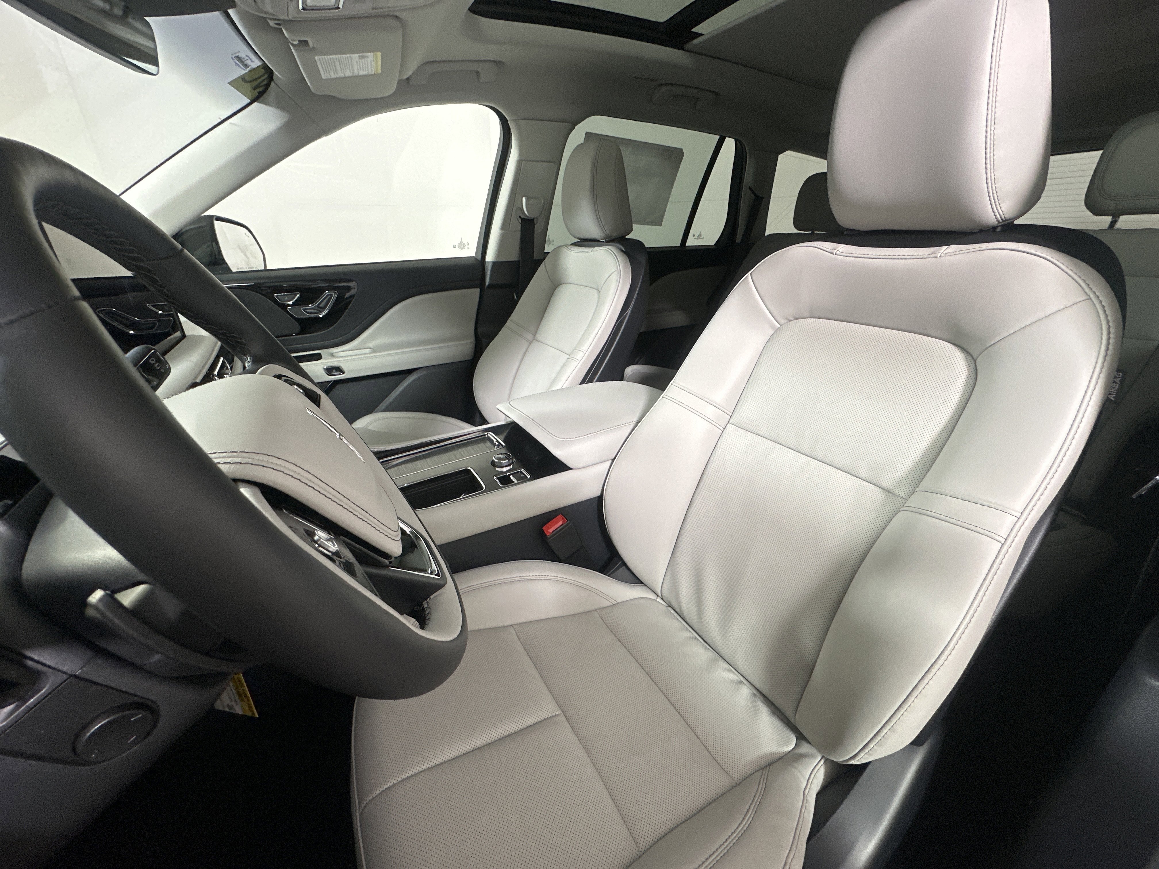 New 2025 Lincoln Aviator AWD image 9