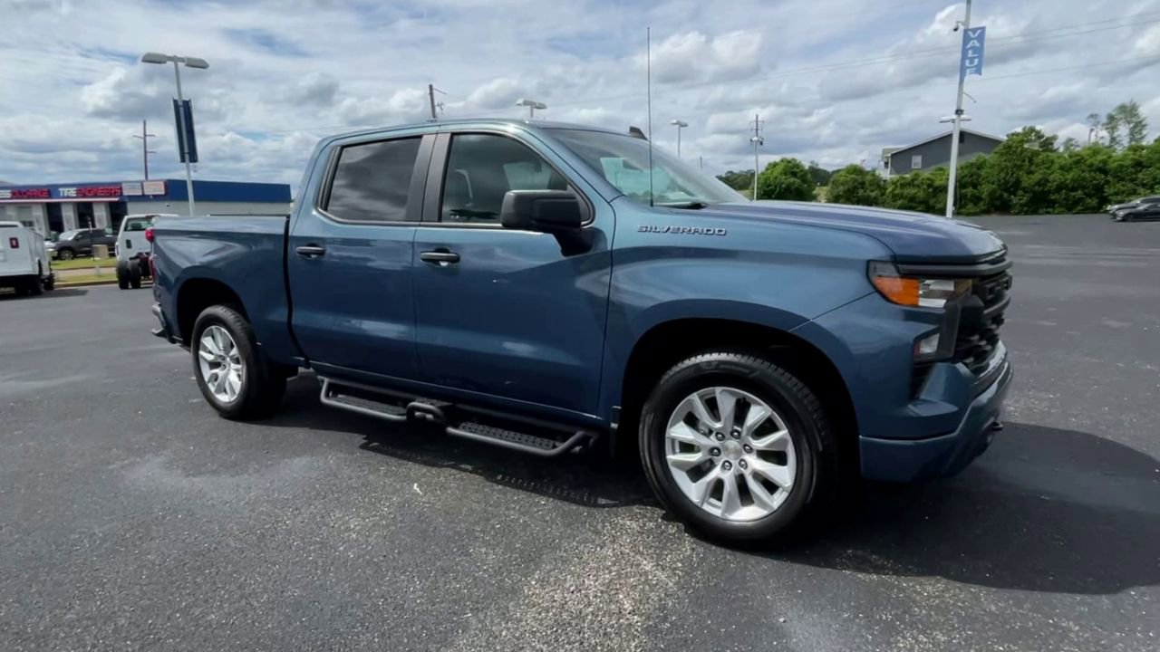 Used 2024 Chevrolet Silverado 1500 Custom RWD image 2