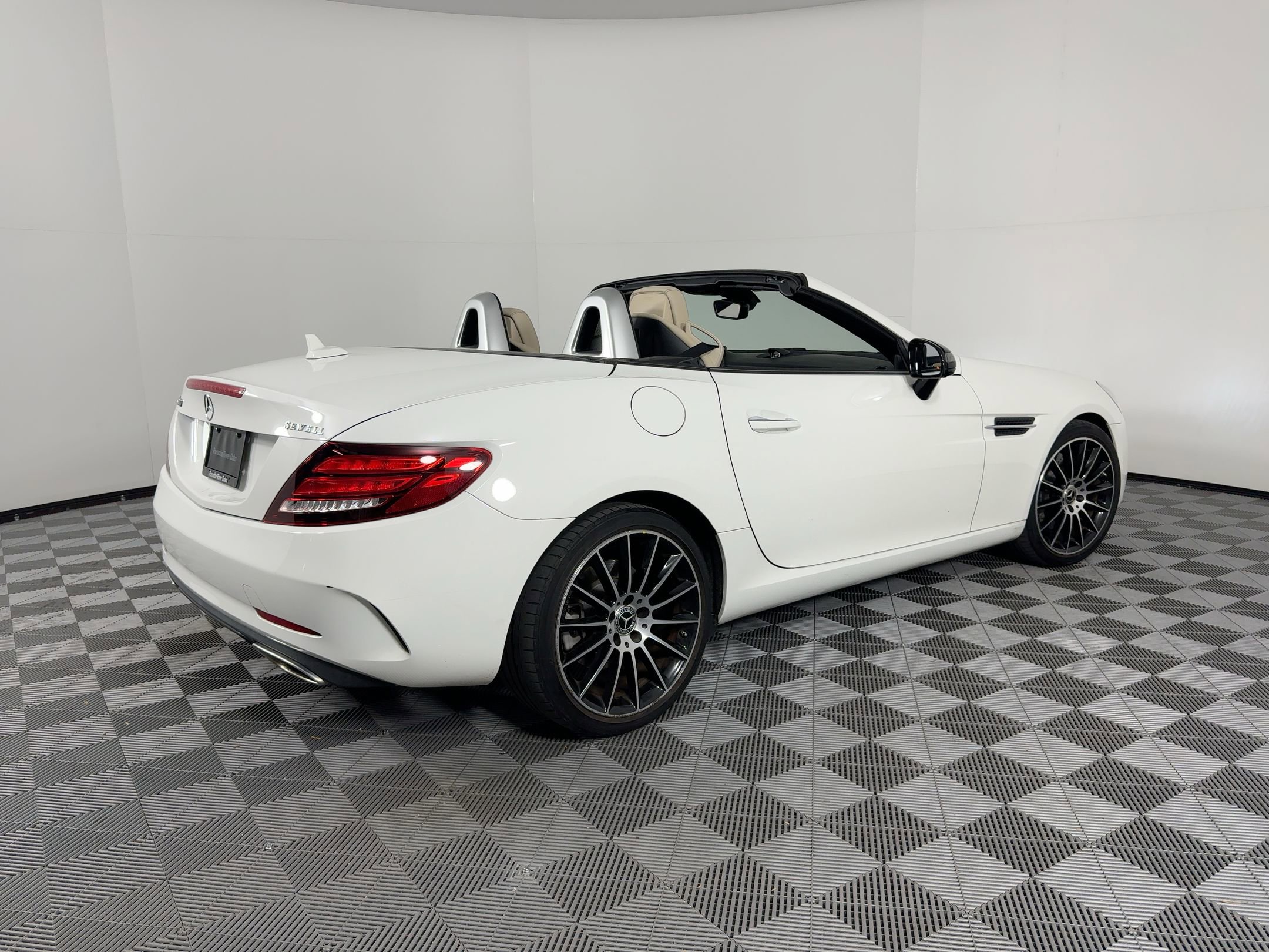 Used 2020 Mercedes-Benz SLC 300 image 8