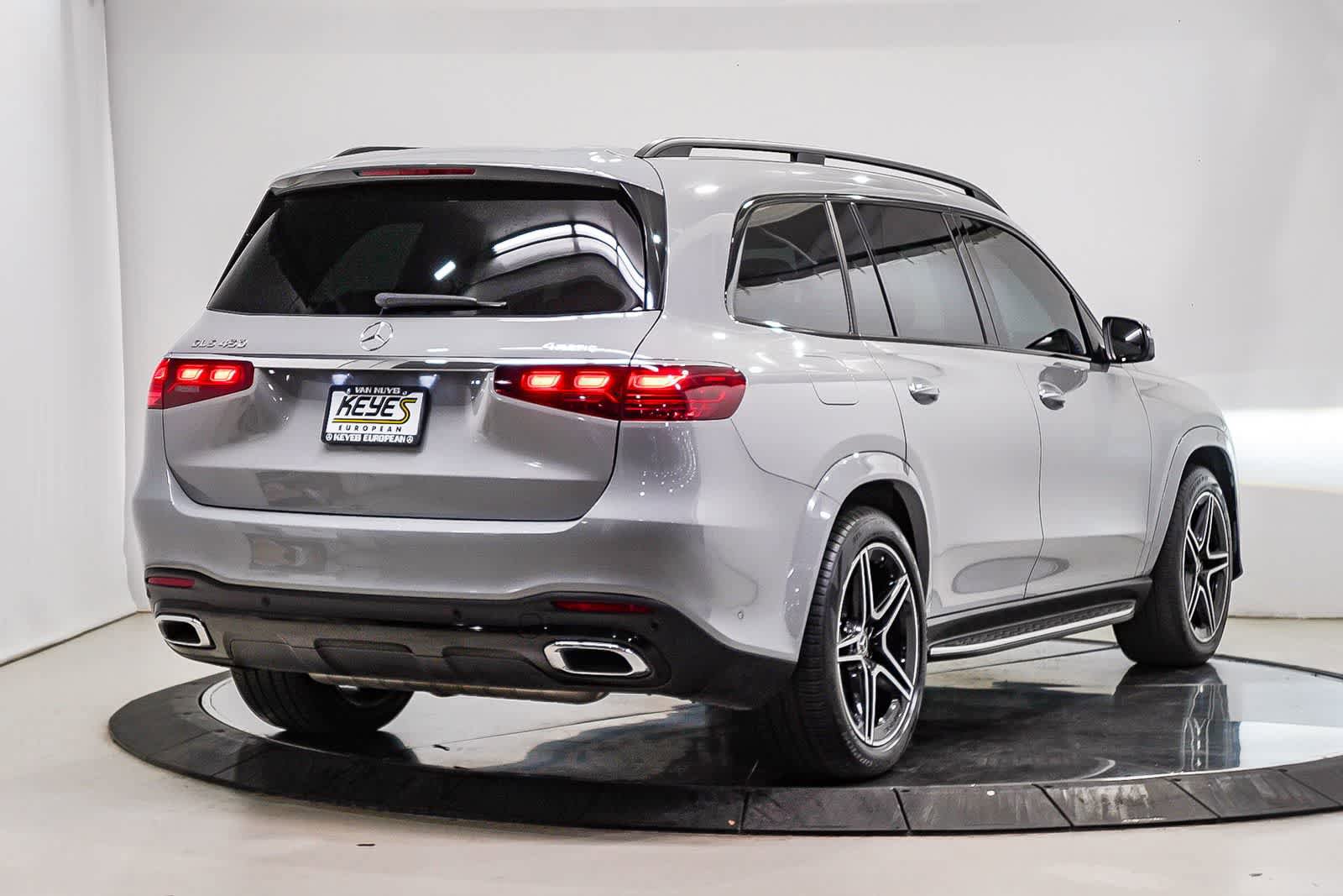 Certified 2025 Mercedes-Benz GLS 450 4MATIC image 4