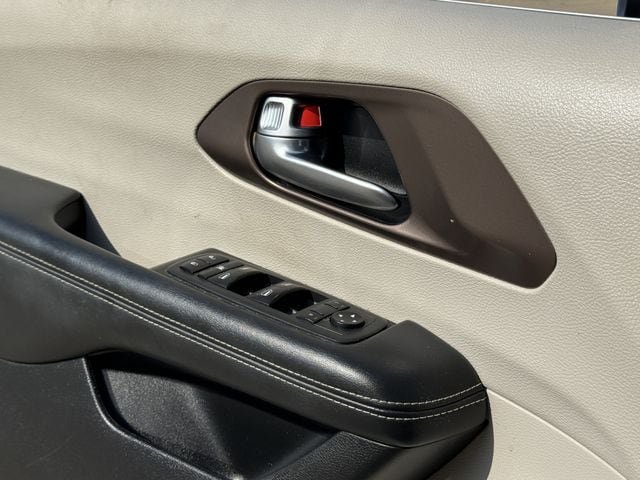 Used 2020 Chrysler Voyager Lxi FWD image 21