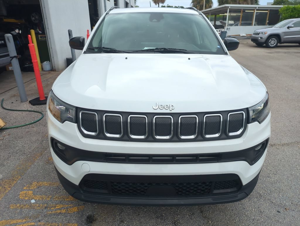 Used 2022 Jeep Compass Latitude w/ Sun and Sound Group AWD/4WD image 4