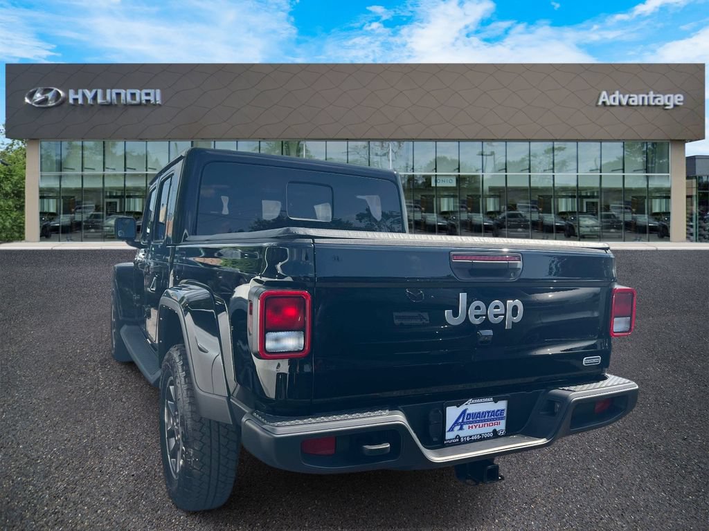 Used 2022 Jeep Gladiator Overland w/ Popular Equipment Package AWD/4WD image 5