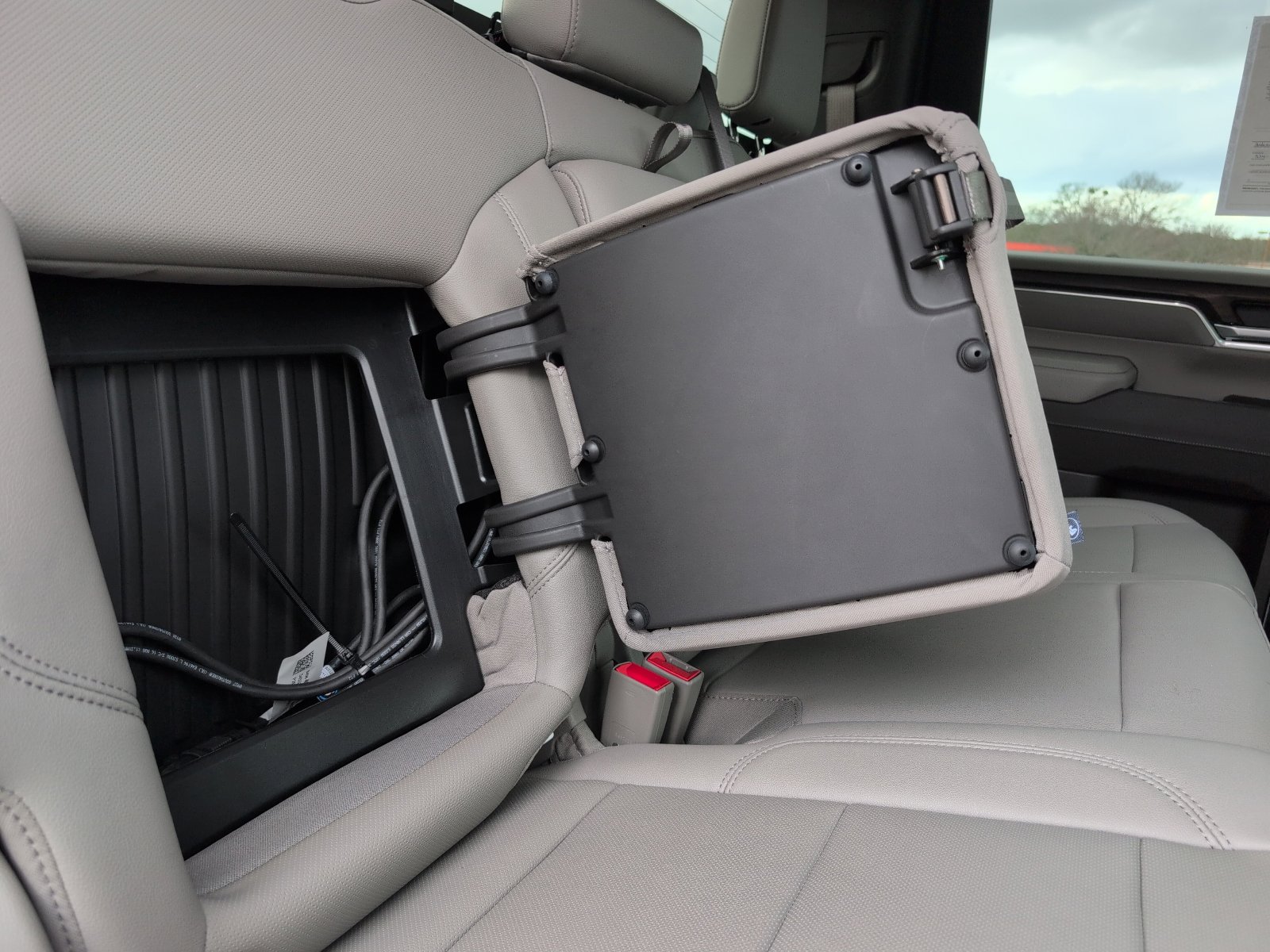 Used 2024 GMC Sierra 2500 SLT w/ SLT Premium Package image 16