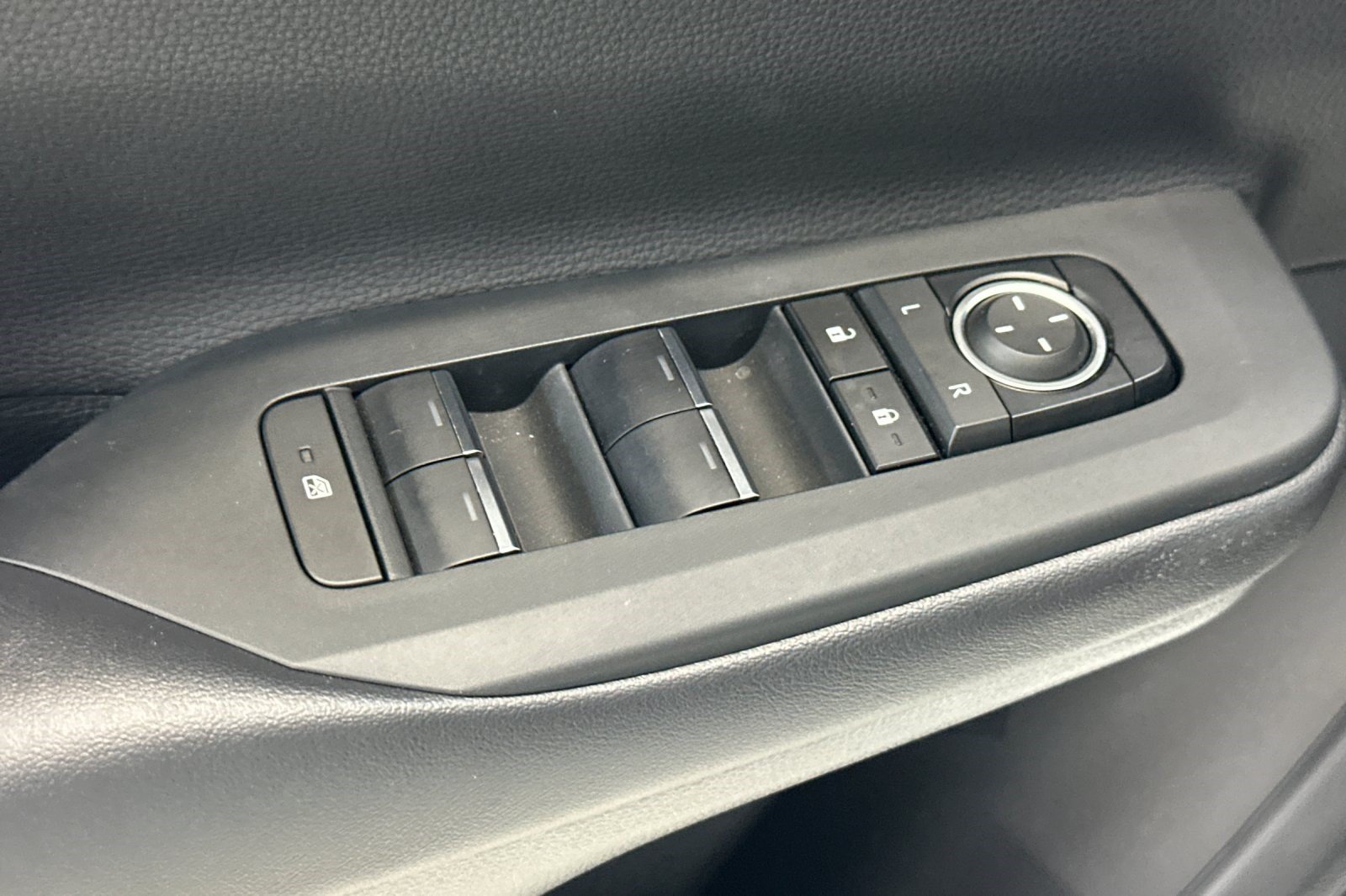 Used 2024 Toyota Prius Prime FWD image 14