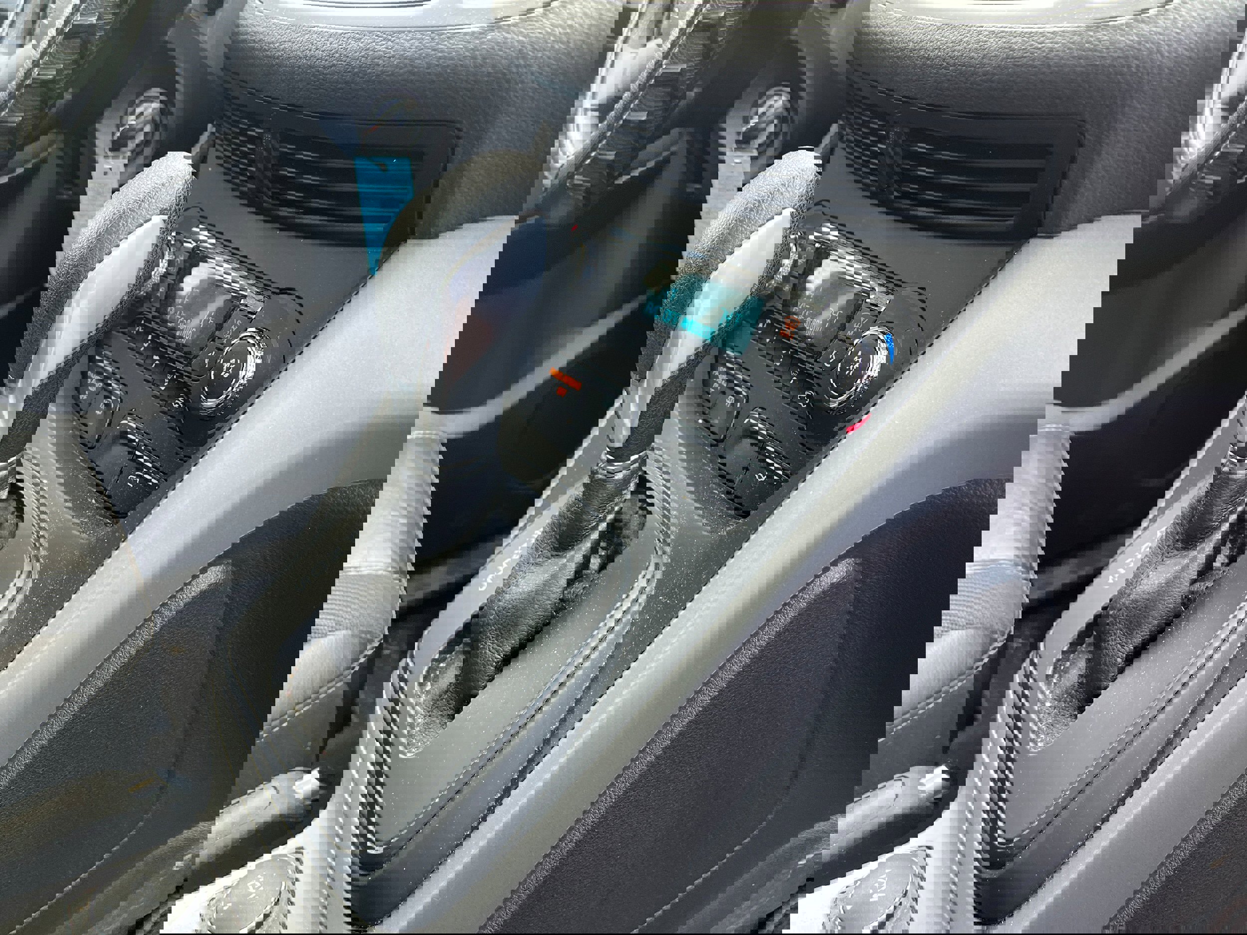 Used 2015 Ford Escape SE w/ SE Chrome Package image 15