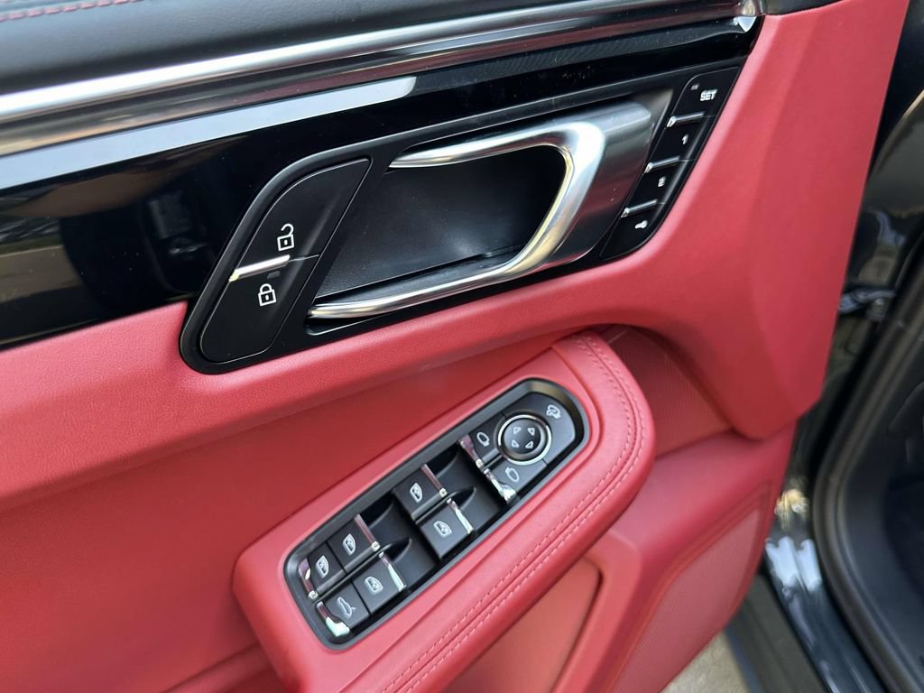 Certified 2026 Porsche Macan Turbo AWD/4WD image 17