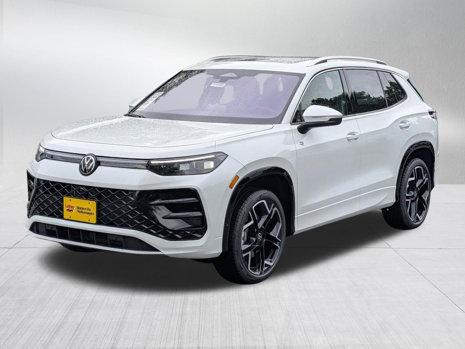 New 2026 Volkswagen Tiguan SEL R-Line AWD/4WD image 2