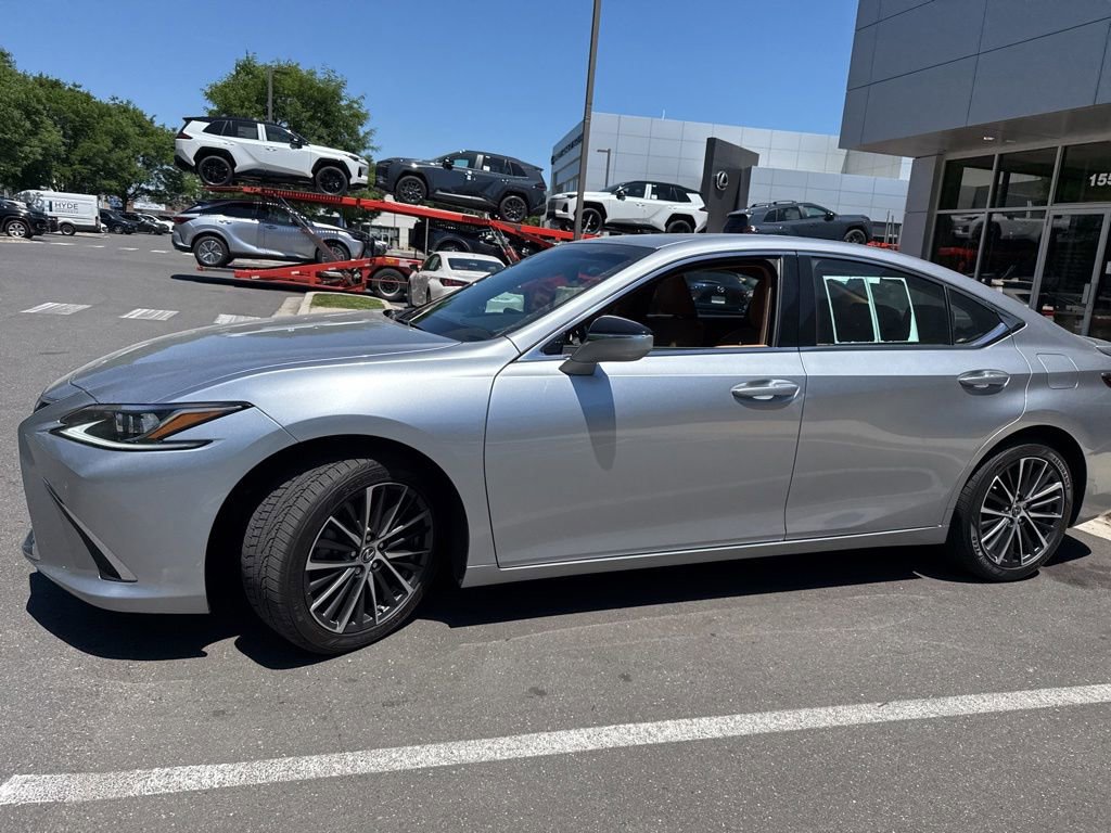 Used 2022 Lexus ES 250 w/ Premium Package AWD/4WD image 4