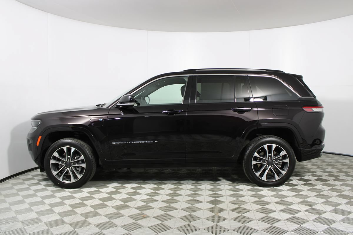 Used 2022 Jeep Grand Cherokee Overland w/ Luxury Tech Group IV AWD/4WD image 40