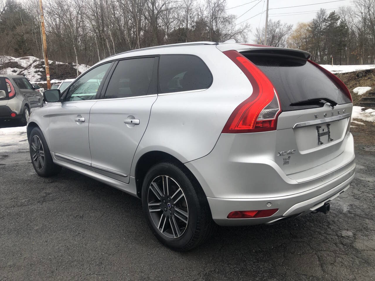 Used 2017 Volvo XC60 T5 Dynamic w/ Preferred Option Package image 4