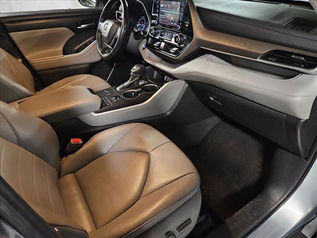 Used 2021 Toyota Highlander XLE image 20