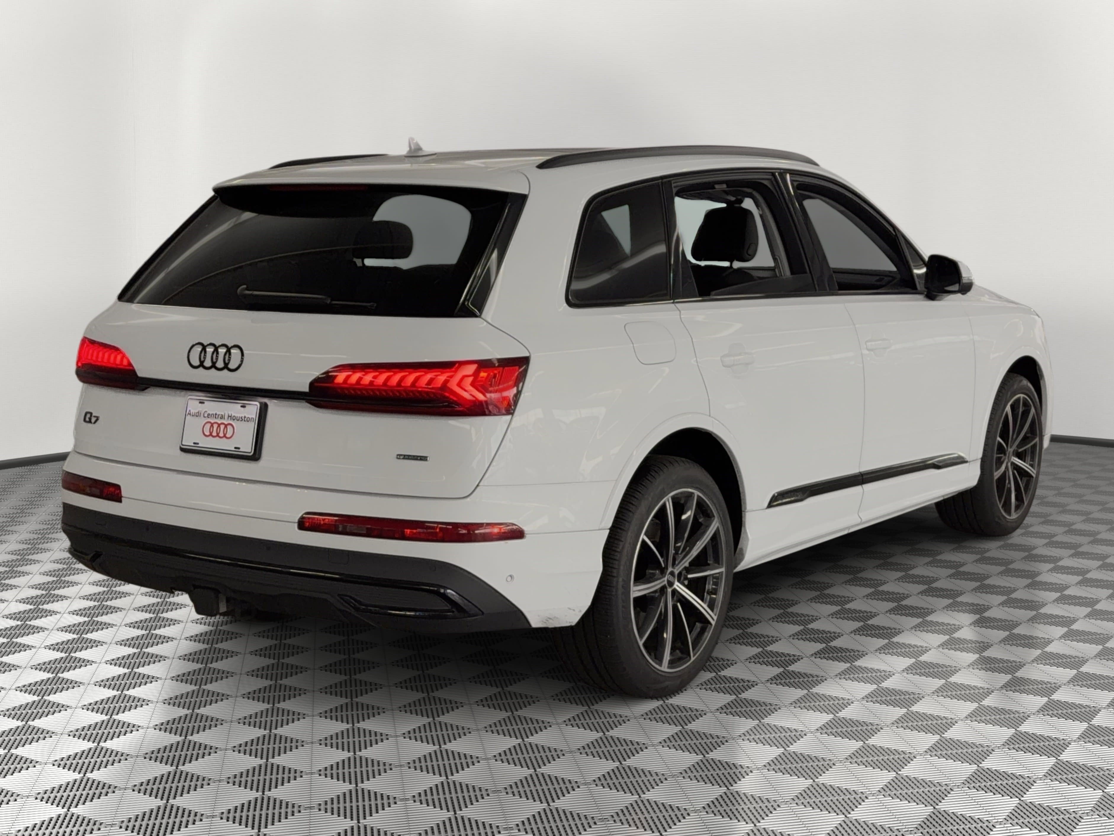 Certified 2023 Audi Q7 3.0T Premium Plus image 9